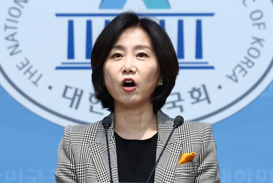 허은아 개혁신당 전 대표가 지난 2월12일 오전 서울 여의도 국회 소통관에서 이준석 의원에 공개토론을 제안하는 기자회견을 하고 있다. 뉴스1