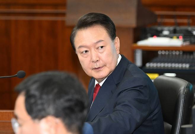 ▲ 내란 우두머리 혐의 형사재판 2차 공판에 출석한 윤석열 전 대통령 [연합뉴스]&nbsp;