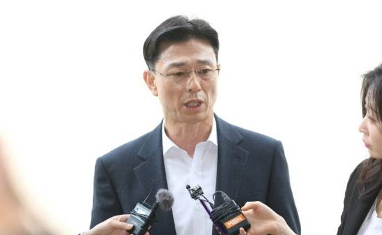 임성근 전 해병대 1사단장이 해병대 채모 상병 순직사건 외압 의혹의 수사 포렌식 참관을 위해 23일 경기 과천 고위공직자범죄수사처(공수처)로 들어서며 취재진 질문에 답하고 있다. 연합뉴스