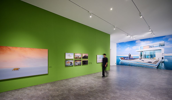 A visitor looks at photographs displayed at the Chumgnu Gallery in Jung-gu, Seoul in this undated photo. (Chungmu Arts Center)