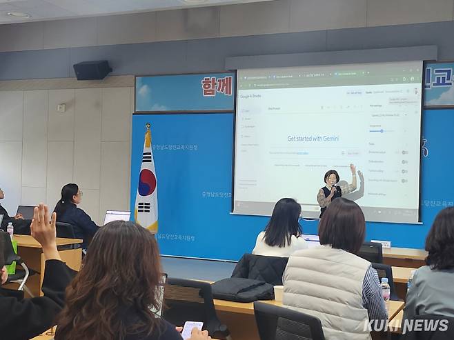 충남교육청은 지난 10일 논산계룡 학교지원센터를 시작으로, 오는 6월까지 14개 교육지원청 학교지원센터 교무업무지원팀 역량 강화 연수를 실시한다.