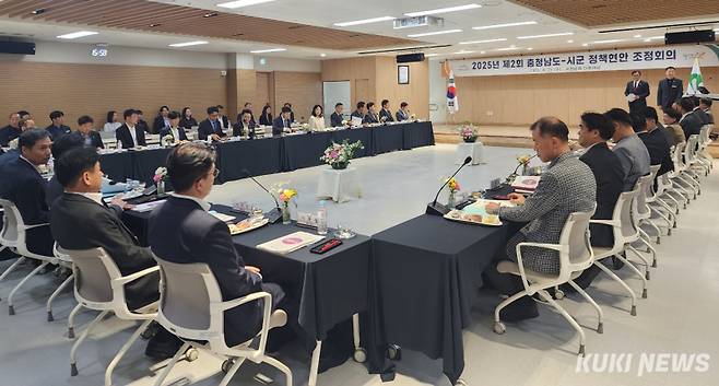 충남도는 23일 서천군청 대회의실에서 박정주 도 행정부지사와 실국본부장, 부시장·부군수 등 40여 명이 참석한 가운데, ‘2025 제2회 도·시군 정책현안 조정회의’를 개최했다.