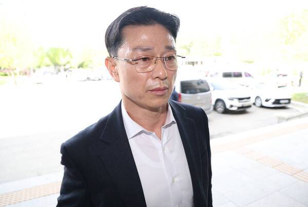 해병대 채모 상병 순직사건 외압 의혹 관련 렌식 참관을 위해 23일 경기도 과천 고위공직자범죄수사처(공수처)로 들어서는 임성근 전 해병대 1사단장. 연합뉴스