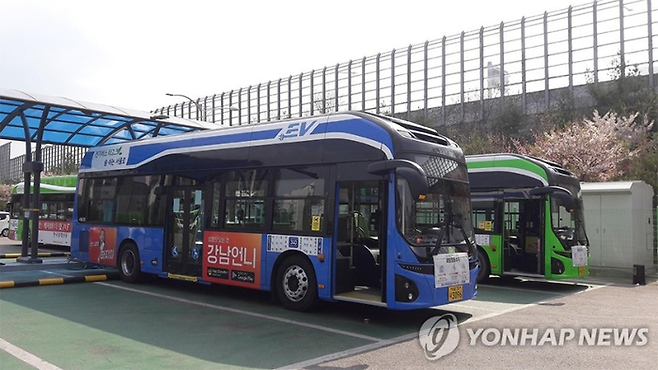 서울시에 위치한 차고지에 주차된 전기버스 [연합뉴스]