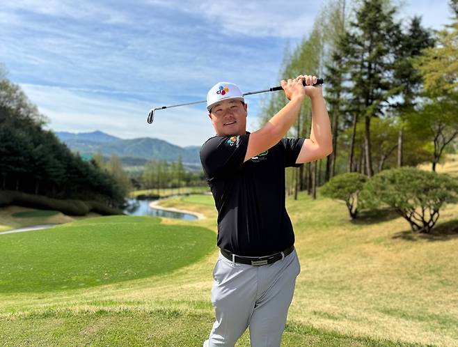 우리금융 챔피언십 개막을 하루 앞둔 23일 활약을 다짐하며 포즈를 취하고 있는 임성재. 임정우 기자