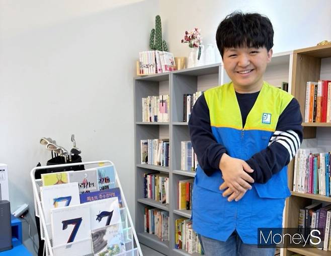 '굿윌스토어 밀알 우리금융점'의 베테랑 직원 송하협 씨(22세)는 굿윌스토어를 "휴일에도 오고 싶은 직장"이라고 소개했다. /사진-머니S