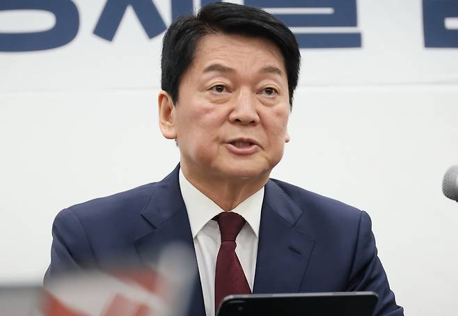 국민의힘 안철수 대선 경선 후보가 21일 국민의힘 대구시당에서 기자회견을 열고 있다.[연합]