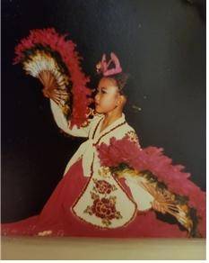 서울시무용단 윤혜정 단장의 어린 시절 ‘부채춤’ 사진