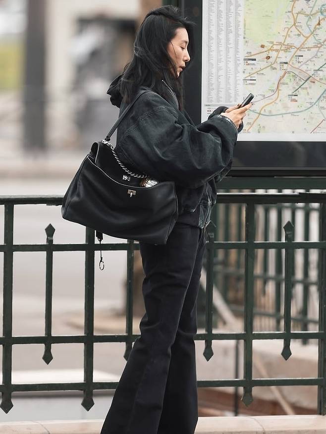 발렌시아가(BALENCIAGA) 제공