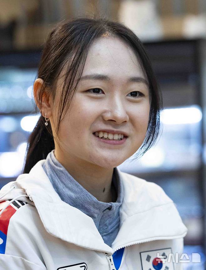 [서울=뉴시스] 김근수 기자 = 여자 피겨스케이팅 국가대표 김채연이 23일 서울 노원구 태릉 국제스케이팅장에서 뉴시스와 인터뷰를 하고 있다. 2025.04.23. ks@newsis.com