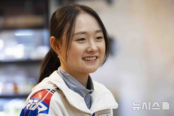 [서울=뉴시스] 김근수 기자 = 여자 피겨스케이팅 국가대표 김채연이 23일 서울 노원구 태릉 국제스케이팅장에서 뉴시스와 인터뷰를 하고 있다. 2025.04.23. ks@newsis.com
