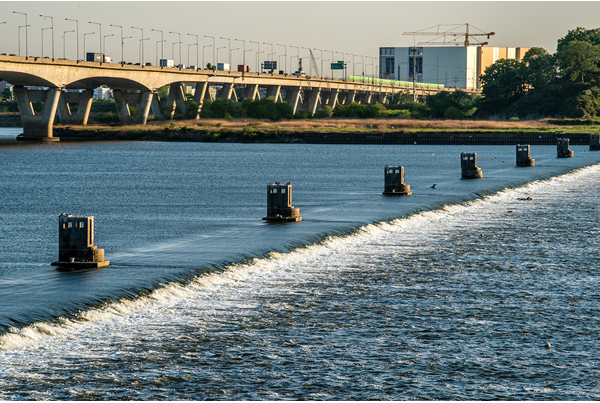 한강 신곡 수중보 상류의 조사 지점은 연구진이 측정한 16개 지점 중 온실가스를 가장 많이 배출하는 구간이었다.