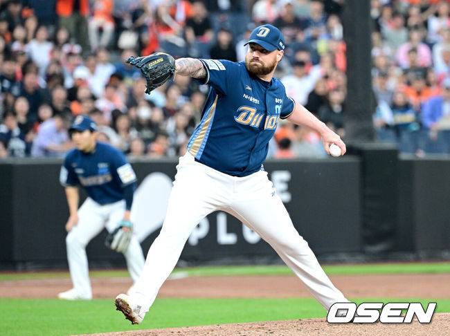 [OSEN=대전, 최규한 기자] 18일 오후 대전 한화생명 볼파크에서 ‘2025 신한 SOL Bank KBO리그’ 한화 이글스와 NC 다이노스의 경기가 열렸다.홈팀 한화는 엄상백, 방문팀 NC는 로건 앨런을 선발로 내세웠다.1회말 NC 선발 로건 앨런이 힘차게 공을 뿌리고 있다. 2025.04.18 / dreamer@osen.co.kr