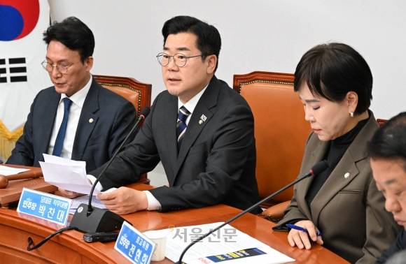 박찬대 더불어민주당 당대표 직무대행 겸 원내대표가 23일 국회에서 열린 최고위원회의에서 발언하고 있다. 2025.4.23 홍윤기 기자