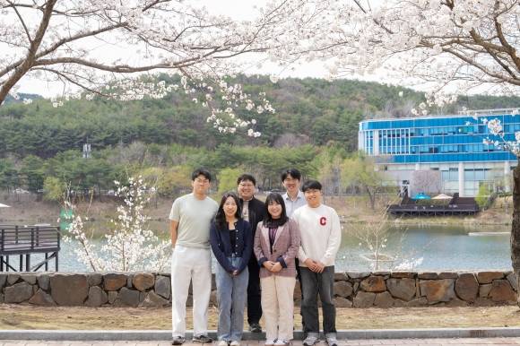 울산과학기술원 화학과 연구팀. UNIST 제공