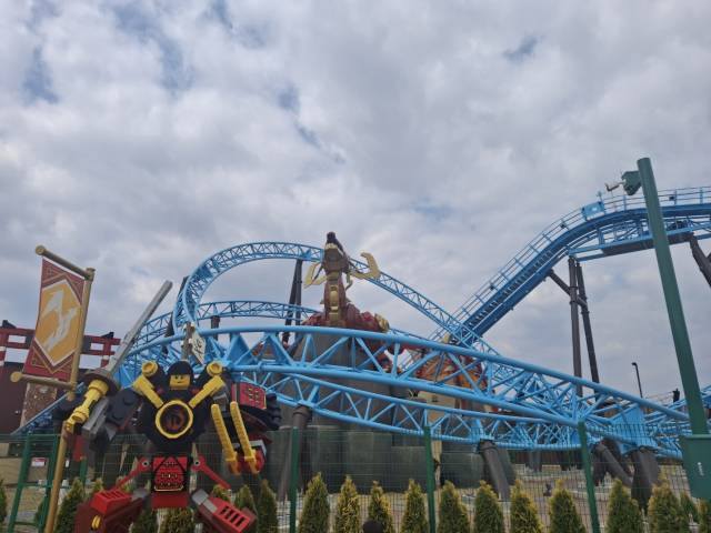 레고랜드가 새로 출시한 ‘닌자고’ IP 기반의 어트랙션 ‘스핀짓주 마스터’. 사진=이경운 기자