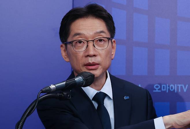 더불어민주당 제21대 대통령선거 경선에 나선 김경수 예비후보가 23일 서울 여의도 오마이TV 스튜디오에서 열린 오마이TV 초청 토론회에서 발언하고 있다. ⓒ국회사진기자단