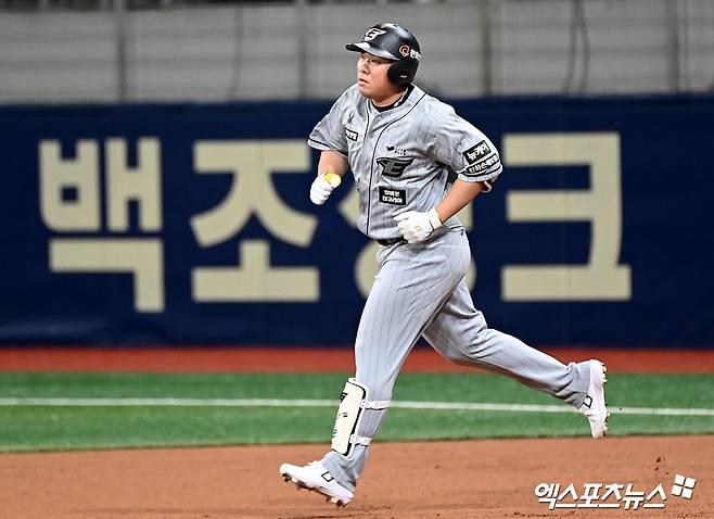 한화 이글스 베테랑 타자 안치홍이 23일 부산 사직야구장에서 열리는 2025 신한 SOL Bank KBO리그 롯데 자이언츠와의 경기에서 1군 복귀전을 치를 것으로 보인다. 사진 엑스포츠뉴스 DB
