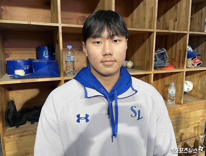 삼성 라이온즈 신인 투수 배찬승이 23일 대구 KIA 타이거즈전에서 활약한 뒤 기념촬영하고 있다. 엑스포츠뉴스 대구, 최원영 기자