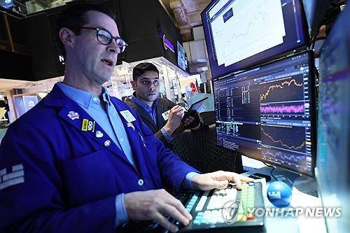 뉴욕증권거래소의 트레이더 [AFP 연합뉴스 자료사진. 재판매 및 DB 금지]