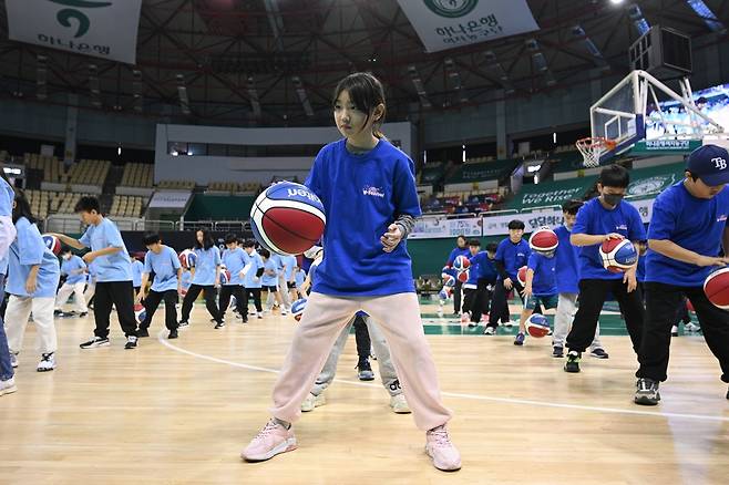 경기도 지역 초등생들이 참여한 2024-2025 WKBL 올스타 페스티벌 [한국여자농구연맹 제공. 재판매 및 DB 금지]