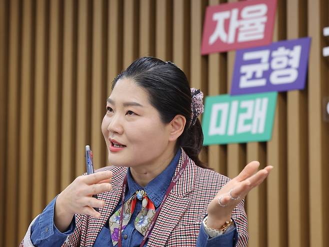인터뷰하는 김정혁 경기도교육청 장학사 (서울=연합뉴스) 류영석 기자 = 3일 서울 영등포구 여의도 경기도교육청 서울사무소에서 김정혁 경기도교육청 장학사가 연합뉴스와 인터뷰하고 있다. ondol@yna.co.kr