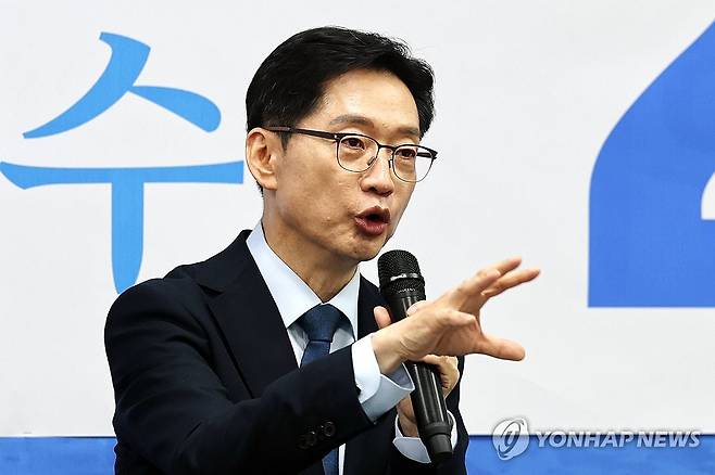 발언하는 김경수 후보 [연합뉴스 자료사진]