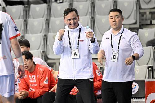 SK 아우바레스 감독(가운데) [한국핸드볼연맹 제공. 재판매 및 DB 금지]