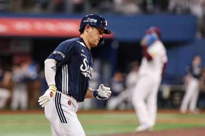 홈런을 치고 베이스를 도는 두산 양석환 [두산 베어스 제공. 재판매 및 DB 금지]