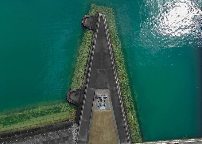 2025 일본 세토우치 트리엔날레를 맞아 세토우치 우노항에 영구 설치된 부지현 작가의 작품 '더 홈' / 사진=부지현