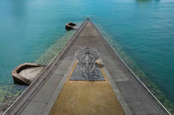 2025 일본 세토우치 트리엔날레를 맞아 세토우치 우노항에 영구 설치된 부지현 작가의 작품 '더 홈' / 사진=부지현