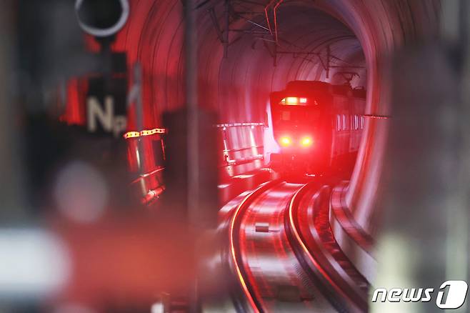 서울 강남구 수도권광역급행철도(GTX)-A 수서역에서 출발한 GTX-A 열차. 2024.3.21/뉴스1 ⓒ News1 민경석 기자