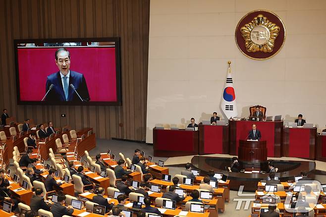 한덕수 대통령 권한대행 국무총리가 24일 오전 서울 여의도 국회에서 열린 본회의에서 추가경정예산안 시정연설을 하고 있다.(공동취재)2025.4.24/뉴스1 ⓒ News1 이재명 기자