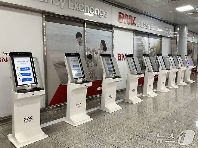 김해공항 국제선에 설치된 바이오등록존.(김해공항 제공. 재판매 및 DB 금지)
