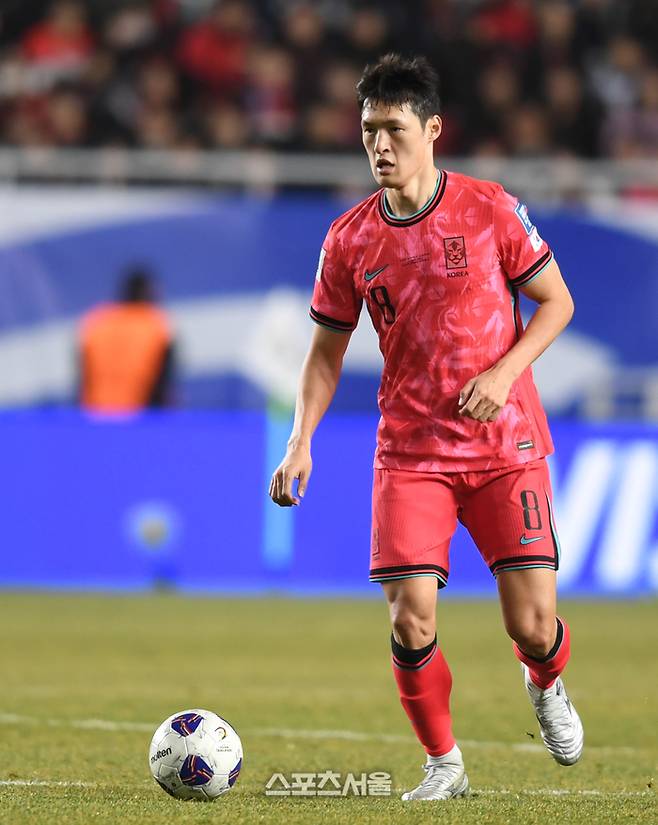 축구대표팀 수비형 미드필더 박용우가 지난 3월25일 수원월드컵경기장에서 열린 2026 FIFA 북중미 월드컵 3차 예선 요르단과 경기에서 드리블하고 있다. 수원 | 최승섭기자 thunder@sportsseoul.com