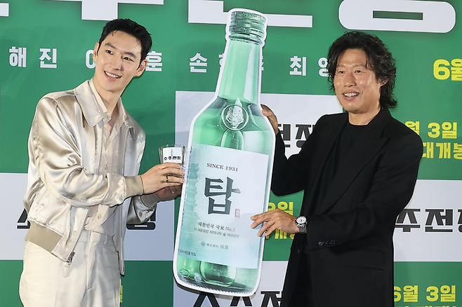 이제훈-유해진. 사진 | 연합뉴스