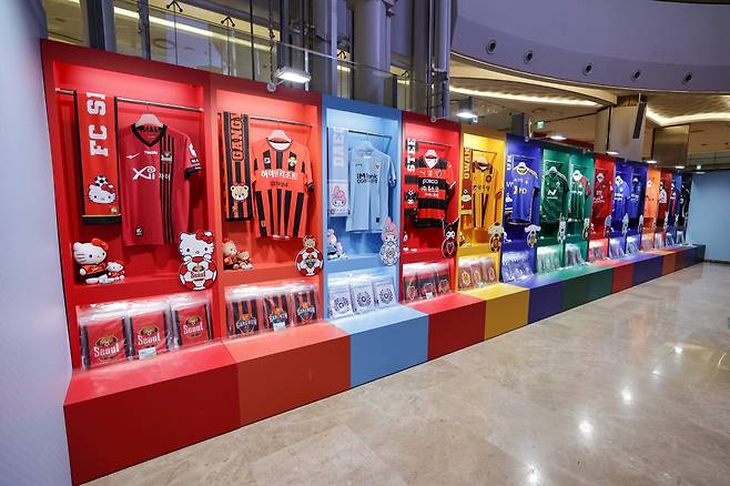 잠실 롯데월드타워 1층 아트리움/ K리그 산리오 사전 오픈 & 인플루언서 데이/ 라커룸 굿즈/ 사진 김경태