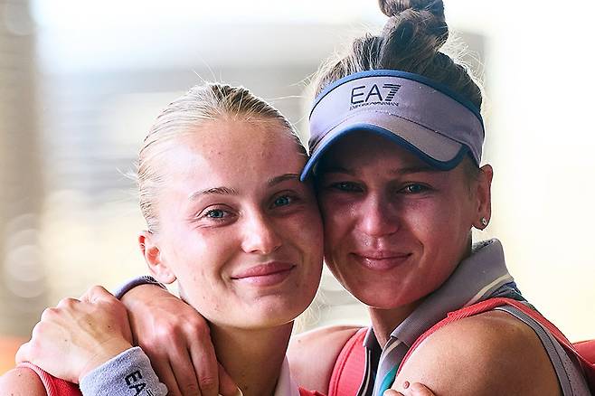 왼쪽이 동생 폴리나, 오른쪽이 언니 베로니카 (사진/마드리드오픈 SNS)