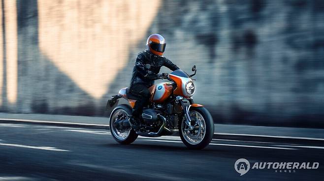 BMW 모토라드 뉴&nbsp;R 12 S (BMW 모토라드)