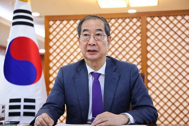 한덕수 대통령 권한대행 국무총리가 23일 밤 서울 종로구 정부서울청사에서 화상 연결로 진행된 유엔 기후 정상 회의에서 발언하고 있다. /국무총리실