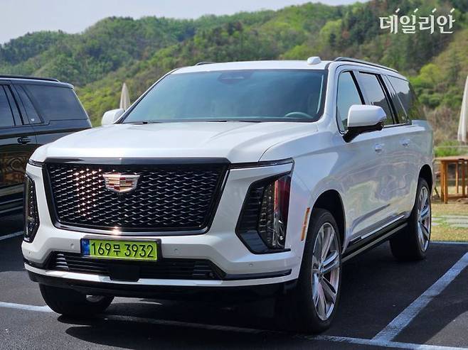 캐딜락 ‘더 뉴 에스컬레이드’ ESV. ⓒ데일리안 정진주 기자