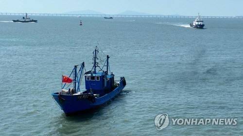 지난 4일 해경에 나포된 불법 중국어선. [서해5도 특별경비단 제공=연합뉴스]
