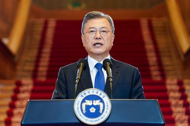 문재인 대통령이 2022년 청와대 본관에서 임기 내 소회와 대국민 메시지를 담은 퇴임연설을 하고 있다. 청와대 제공