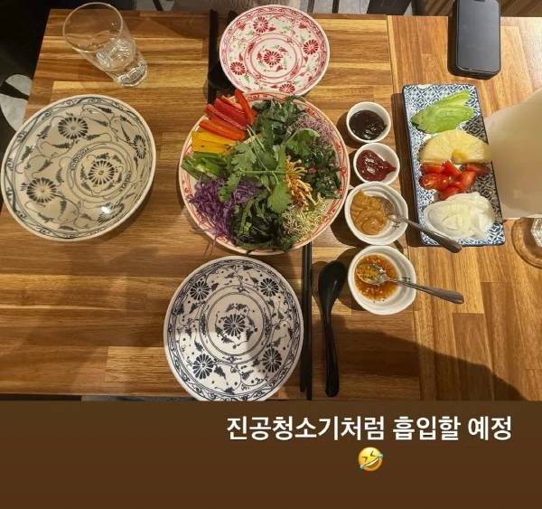 신지가 먹은 월남쌈./사진=신지 인스타그램 캡처