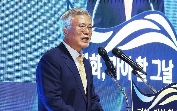 2024년 10월 4일 오후 경기도 수원시 영통구 수원컨벤션센터에서 열린 '10·4 남북정상선언 17주년 기념식'에서 문재인 전 대통령이 기념사를 하고 있다. 2024.10.4 [사진=연합뉴스]