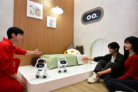 LG전자가 국내 최대 정보통신기술 전시회 '월드IT 쇼 2025'에 참가해 공감지능(AI)을 통해 변화하는 고객의 공간과 일상을 선보인다. [사진= LG전자]