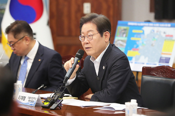 더불어민주당 이재명 대선 경선 후보가 24일 오전 전북 새만금33센터를 방문해 발언하고 있다. 2024.4.24 [사진=연합뉴스]