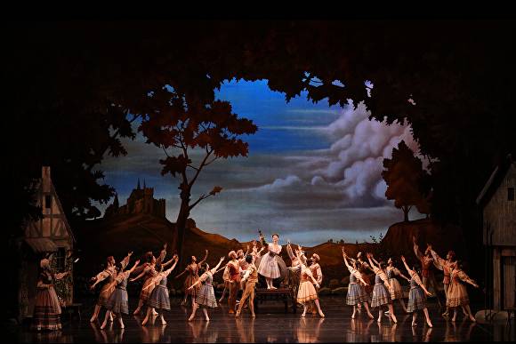 유니버설발레단 '지젤' 공연 장면. [사진경상남도]