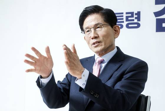 김문수 국민의힘 대선 경선 후보. 사진은 지난 22일 중앙일보와 인터뷰하는 모습. 김성룡 기자