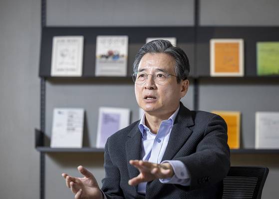 스콧 베센트 미국 재무부 장관은 최근 “S&P 500을 최우선으로 보고 있지 않다. 우리는 10년 국채 금리를 본다”고언급했다. 이에 대해 김용범 전 기재부 제1차관은 “트럼프의 최대 관심은 실물경제”라고 설명했다. 김상선 기자